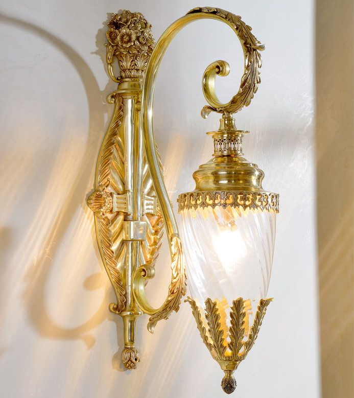 Luxury Antique Glass Wrap Wall Sconce, Single Head Brass Wall Mounted Light for Classic Hallway, Bedroom, or Foyer Decor