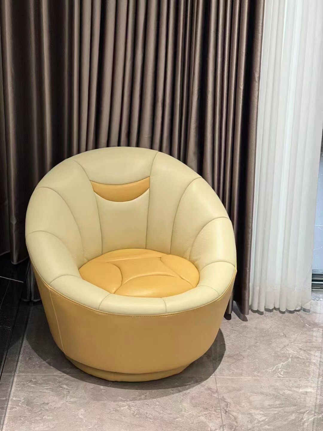 Beige Genuine Leather Swivel Accent Chair, Round Barrel Lounge Chair with 360-Degree Rotation, Upholstered Tub Chair for Living Room, Bedroom, Reading Nook and Reception Area