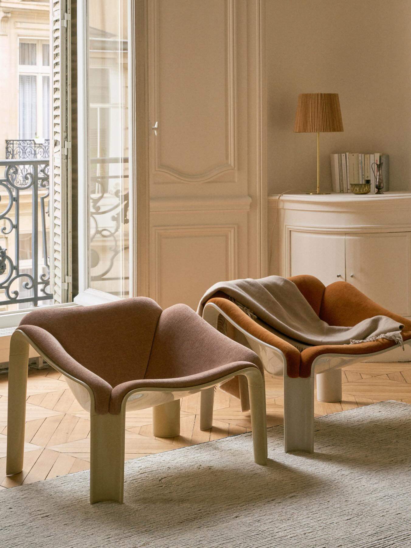 Deep Brown Upholstered Fiberglass Lounge Chair, Cream Sculptural Molded-Shell Accent Armchair, Retro-Futurist Low Seat for Living Room, Bedroom, Villa and Reading Lounge