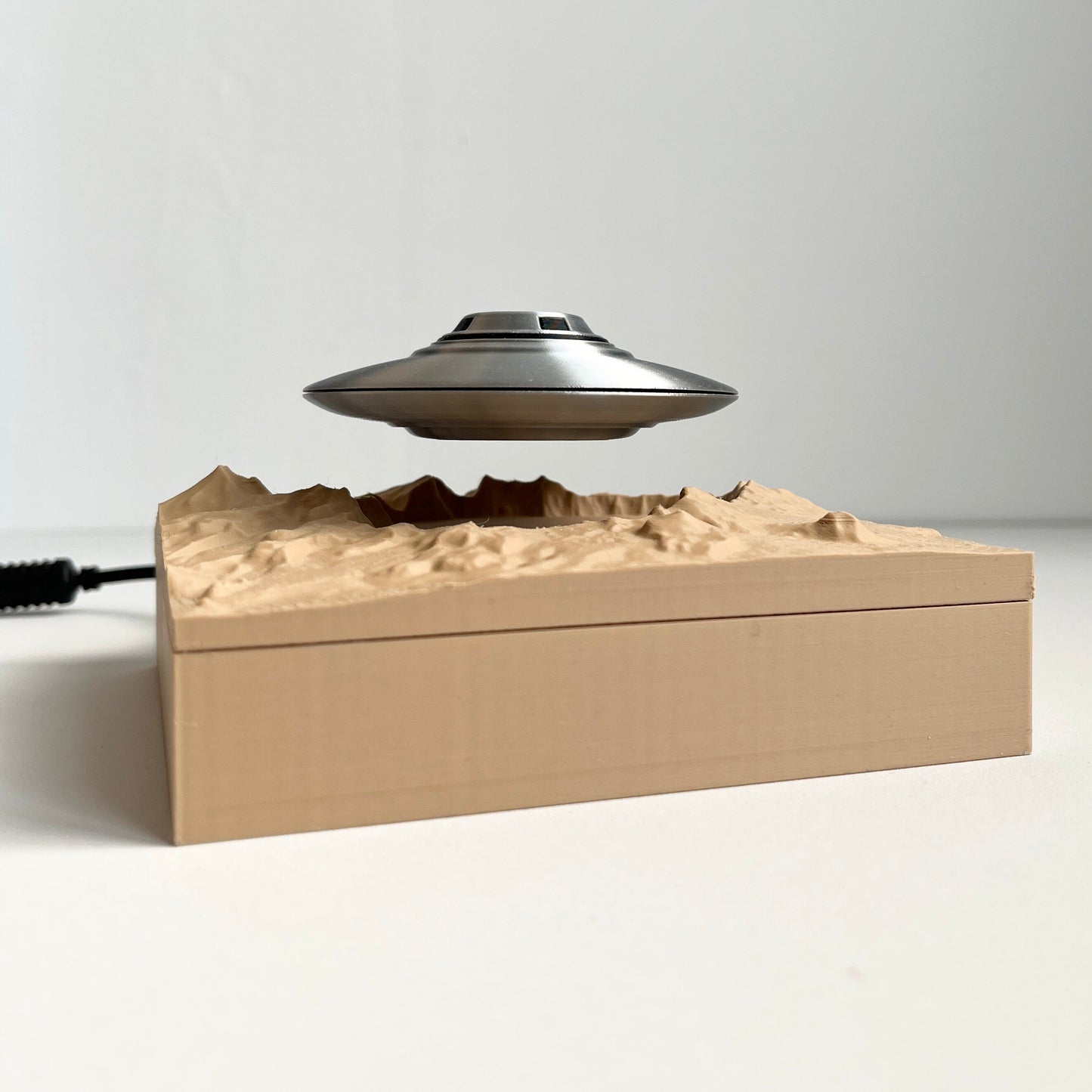 Magnetic Levitating UFO Desk Sculpture with Volcano Crater Base – Floating 3D Printed Sci-Fi Desktop Décor & Ambient Display Model