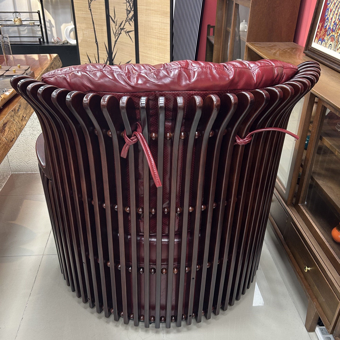 Oversized Burgundy Leather Swivel Accent Chair, High Back Barrel Lounge Armchair with Lumbar Pillow, Tufted Reading Chair for Living Room, Bedroom, Study and Office