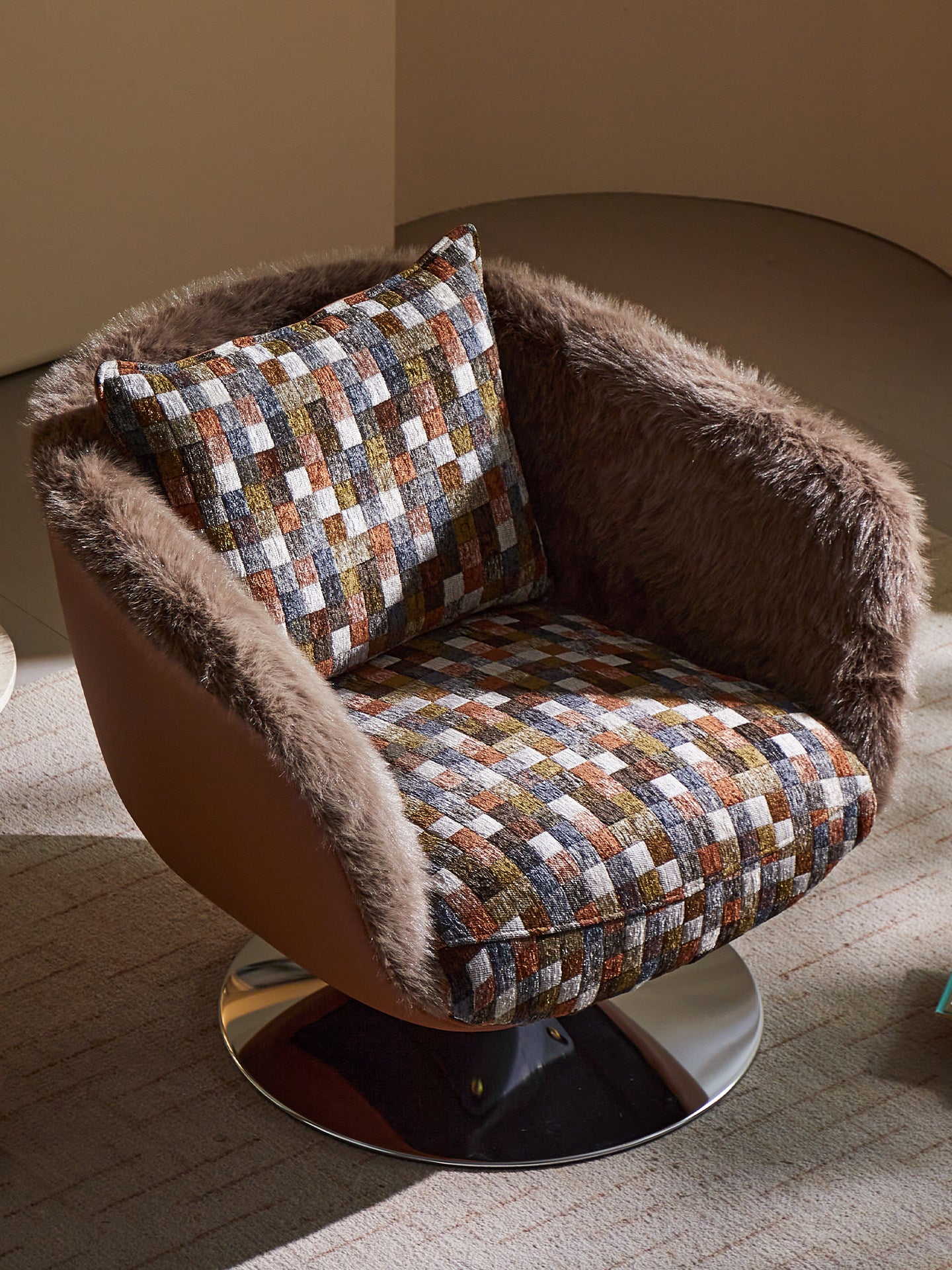 Plaid Swivel Accent Chair, Retro Upholstered Lounge Chair with Faux Fur Trim and Metal Pedestal Base for Living Room, Bedroom and Reading Corner