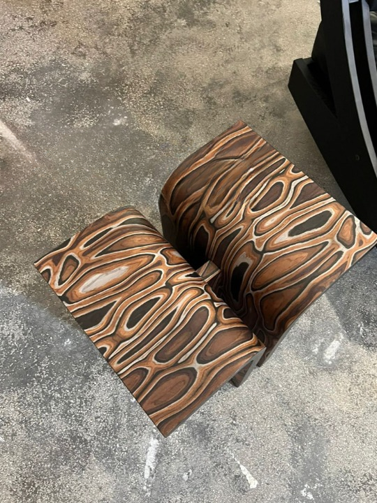 Modern Sculptural Wood Side Table, Artistic Veneer End Table with Ash Wood Frame, Irregular Accent Table for Living Room, Sofa Side Table, Small Coffee Table, Organic Nightstand