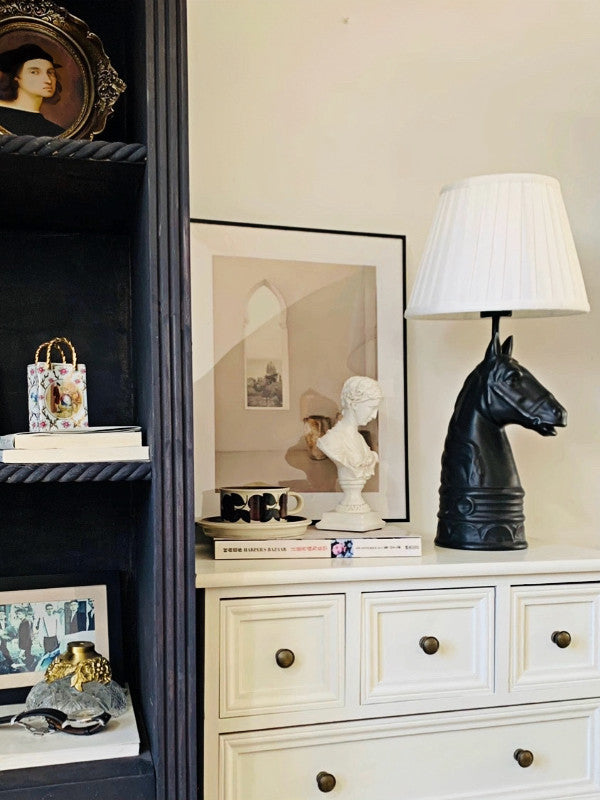 Black Horse Head Table Lamp with White Fabric Shade, Sculptural Ceramic Bedside Lamp with Remote Control Dimmable E27 Bulb, Vintage Accent Lamp for Bedroom Living Room Study