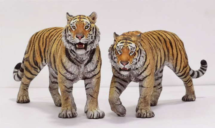 Siberian Tiger Figurine, 1:10 Scale Standing Tiger Collectible Statue, Hand Painted Wildlife Animal Model for Shelf, Desk, Office, Living Room, Display Decor