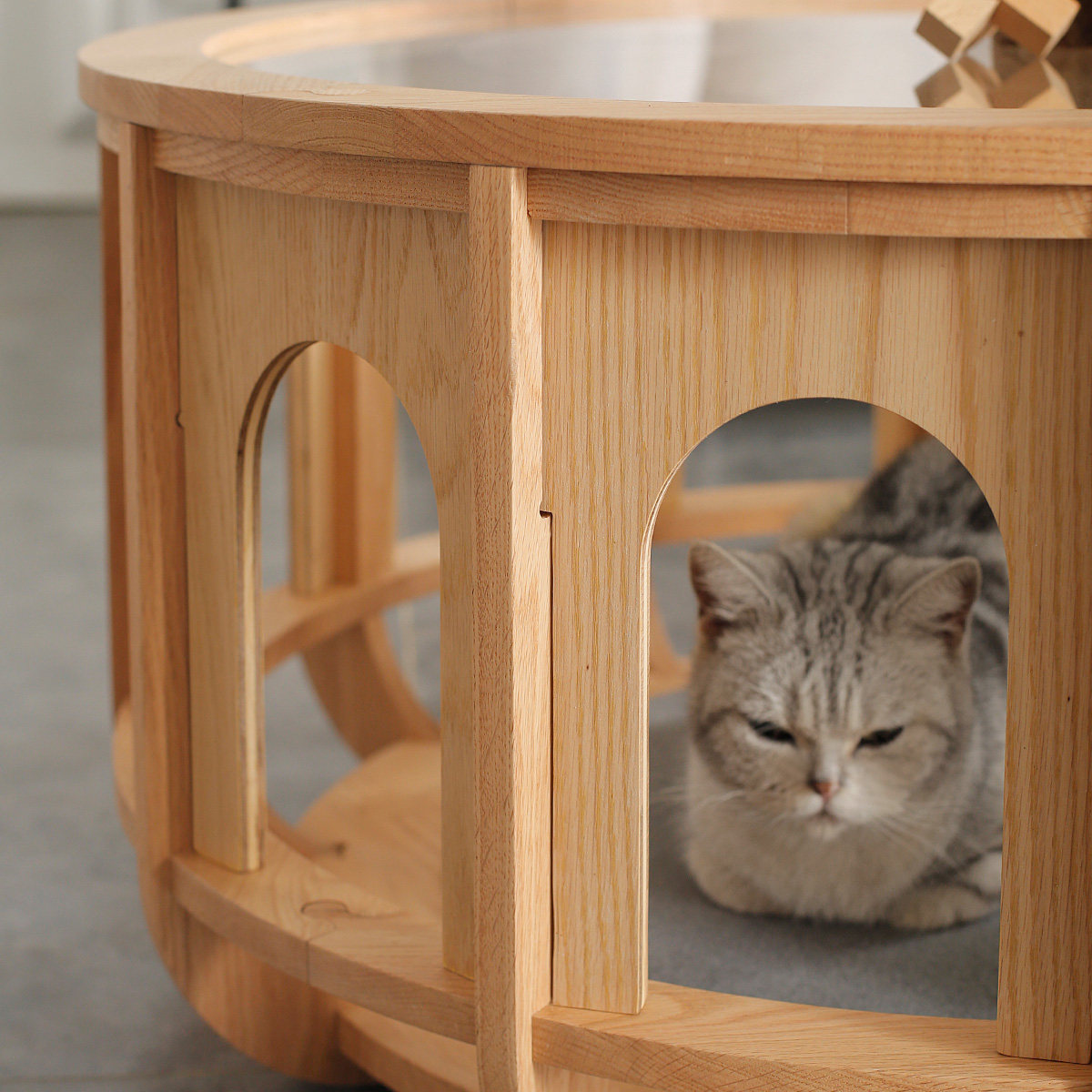 Natural Solid Red Oak Round Cat Coffee Table with Glass Top and Pet Bed