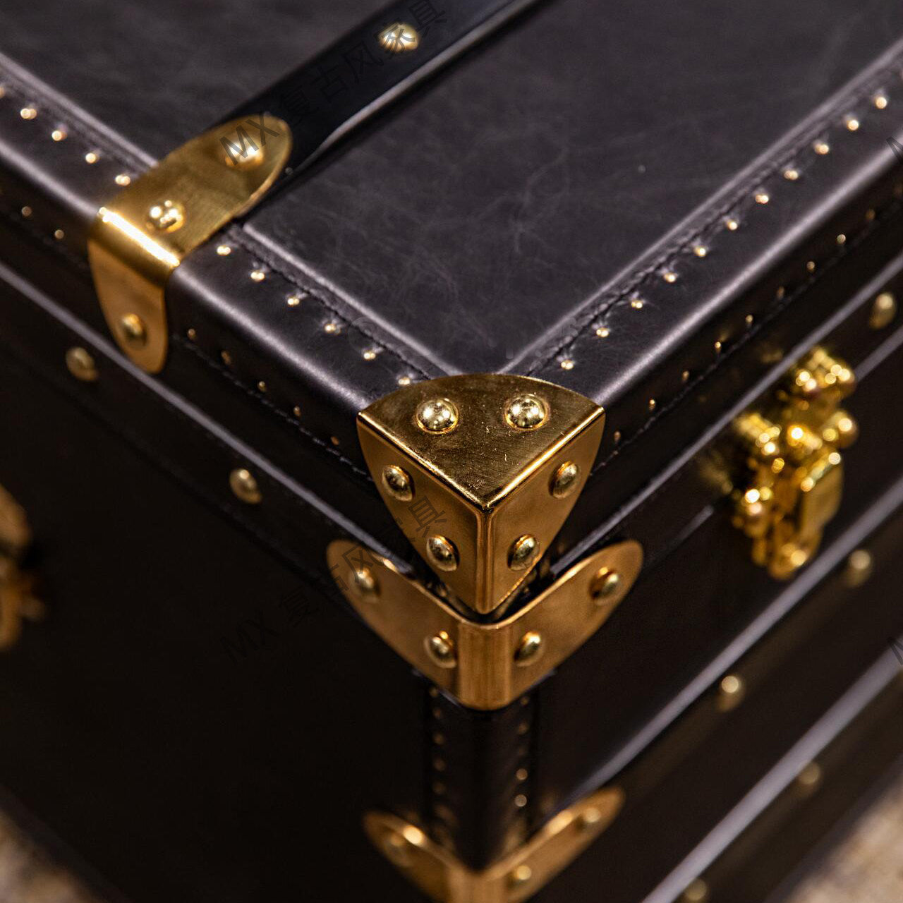 Vintage Trunk Coffee Table, Faux Leather Storage Chest Cocktail Table for Living Room, Cigar Lounge, Office and Lounge Spaces