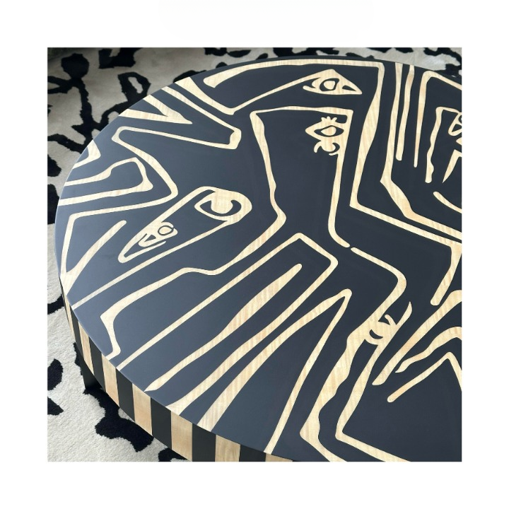 Round Solid Wood Coffee Table, Black Abstract Line Art Low Coffee Table with Striped Edge, Wabi Sabi Modern Accent Table for Living Room, Lounge, Boutique Display