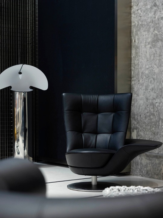 Black Swivel Lounge Chair with Tufted PU Leather Upholstery
