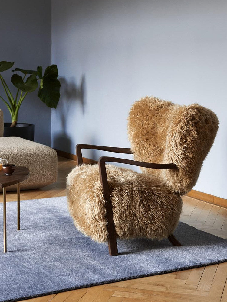 Sherpa Accent Chair with Solid Walnut Wood Arms, Upholstered Lounge Chair, Modern Fuzzy Armchair for Living Room, Bedroom, Reading Nook, Hotel, Beige