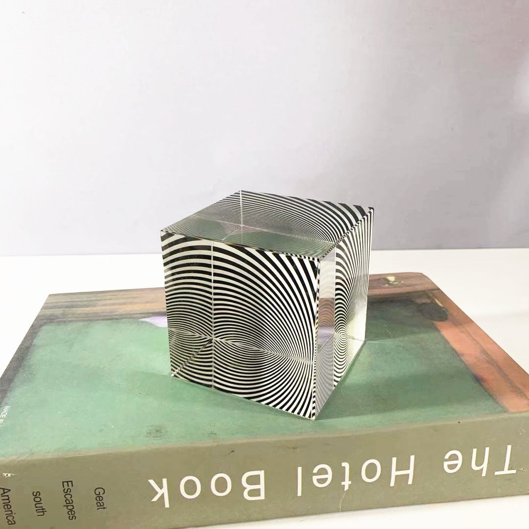 Modern Black & White Striped Crystal Cube – Geometric Op Art Display Piece for Living Room Coffee Table & Showroom Decor