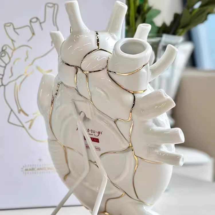 24K Gold Heart Ceramic Vase – Modern European Art with Gold Repair Technique, Luxury Desktop Ornament Gift Set