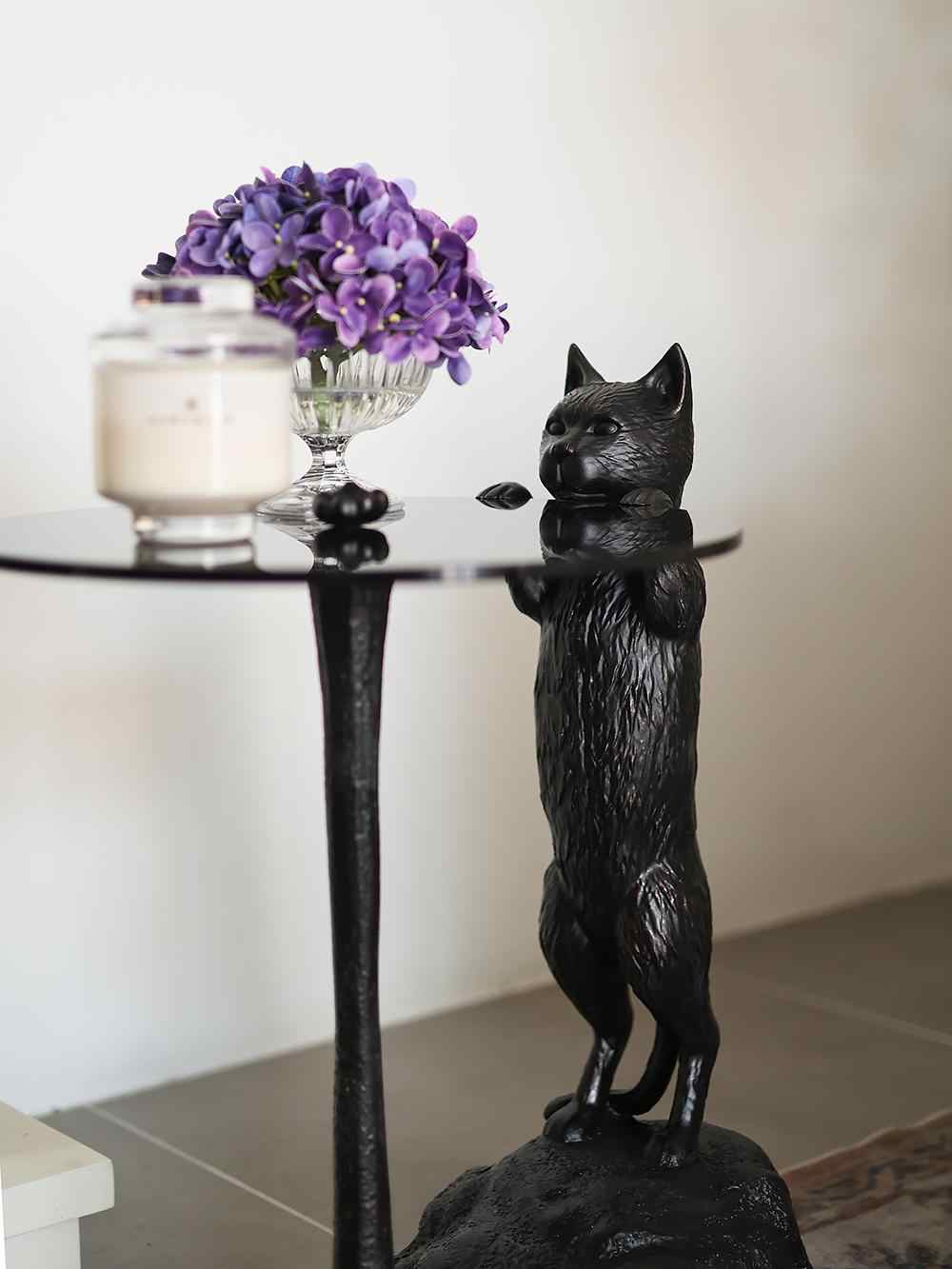 Cat Side Table – Modern Fiberglass Sculpture Table, Artistic Animal End Table for Living Room, Bar, Lounge, or Creative Furniture Accent