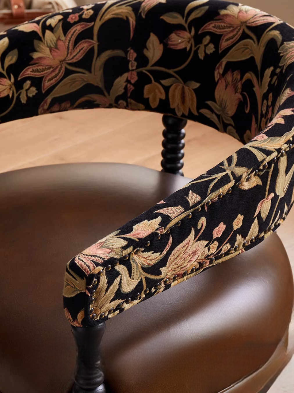 Vintage Solid Wood Accent Chair – Floral & Brown Upholstered Retro Lounge Chair for Small Apartment, Living Room and Bedroom