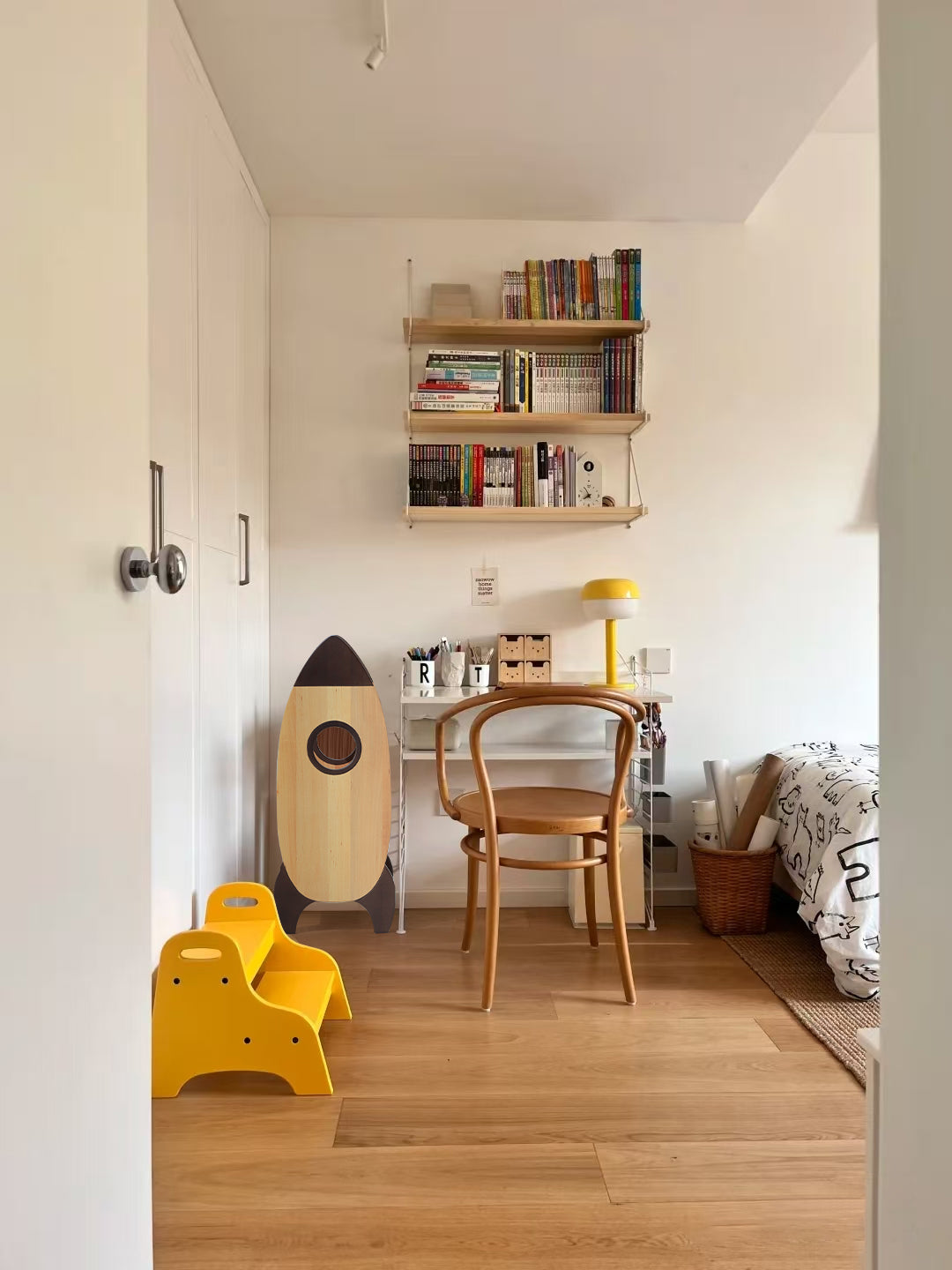 Rocket-Shaped Kids Bookshelf & Storage Cabinet, Premium Natural Wood Children's Furniture with Space Theme, Multi-Purpose Toy Organizer