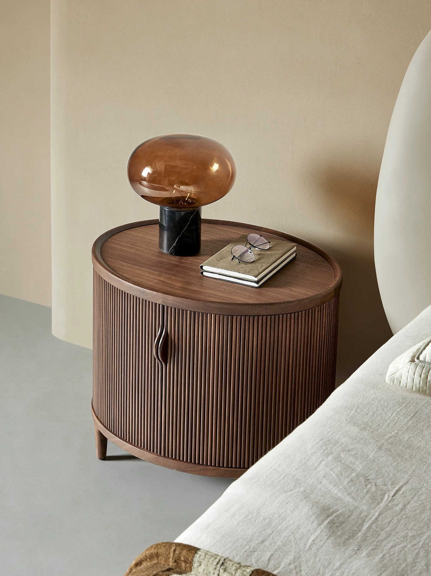 Mid-Century Modern Walnut Oval Console Cabinet – Fluted Solid Wood Bedside Table, Contemporary Storage Nightstand for Bedroom and Living Room