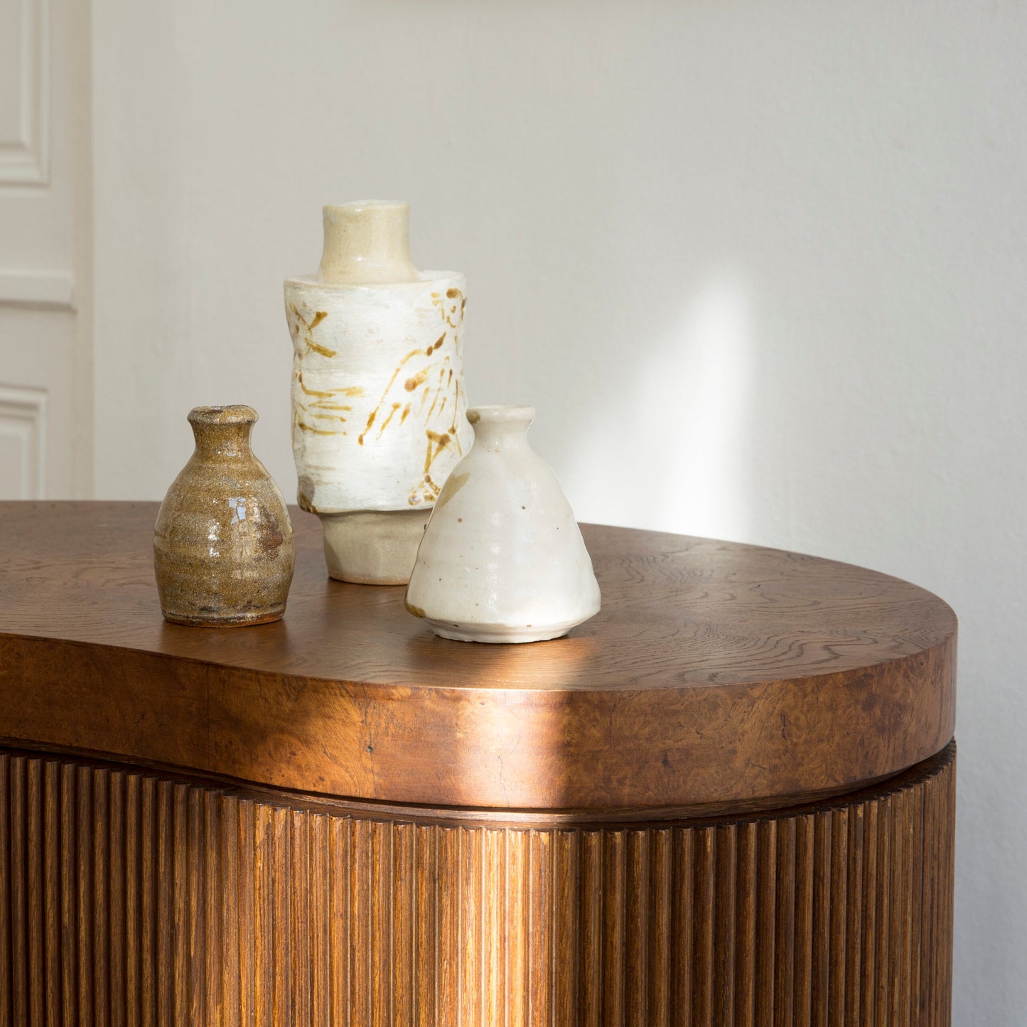 Designer Travertine Entryway Cabinet – Vintage Curved Fluted Storage Console, Artistic Sculpted Hall Table