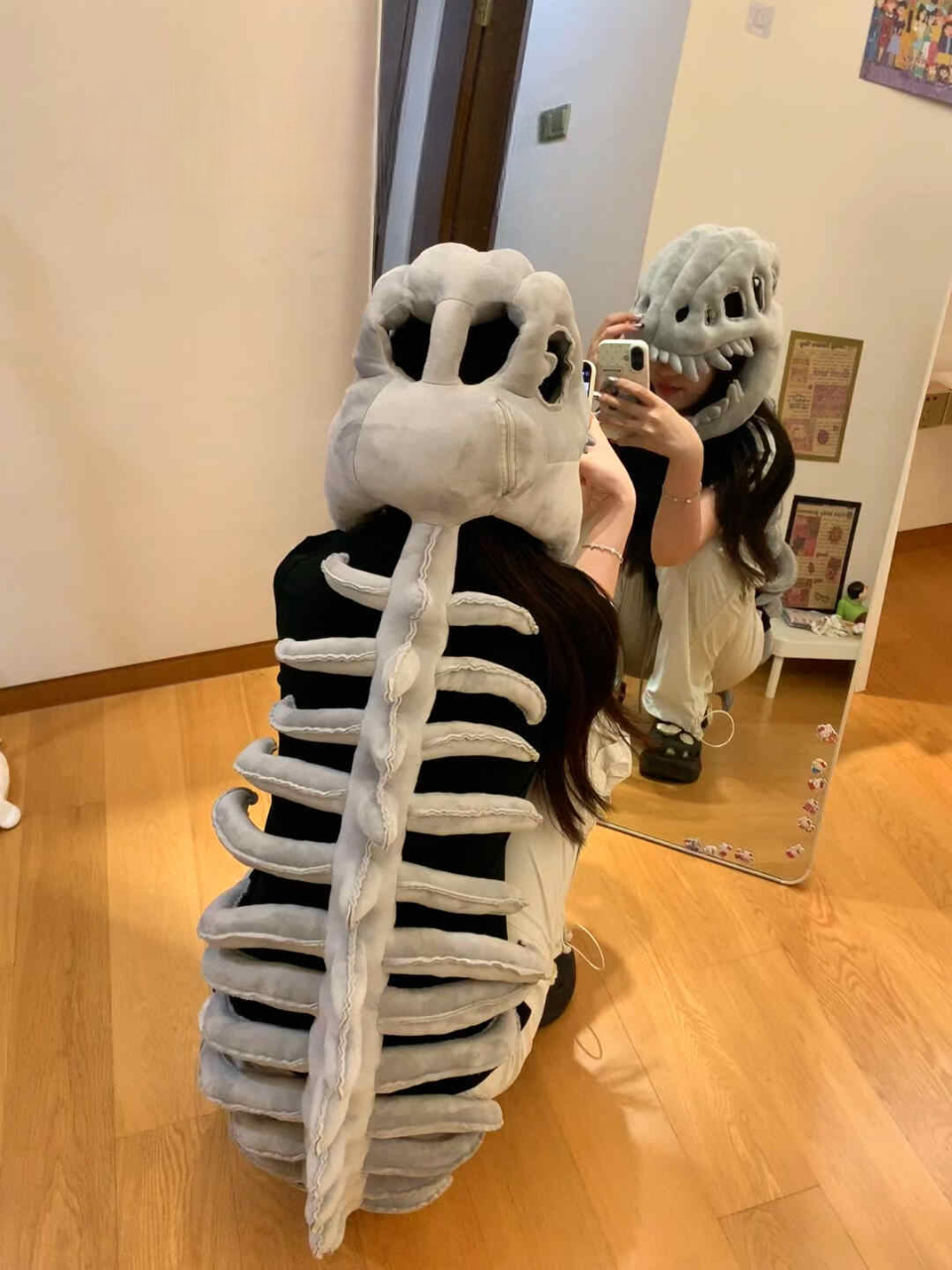 Adult Dinosaur Skeleton Plush Costume Set with Sound – 45 Inch Funny Cosplay Bone Headgear & Ribcage Suit for Halloween, Parties & Performances