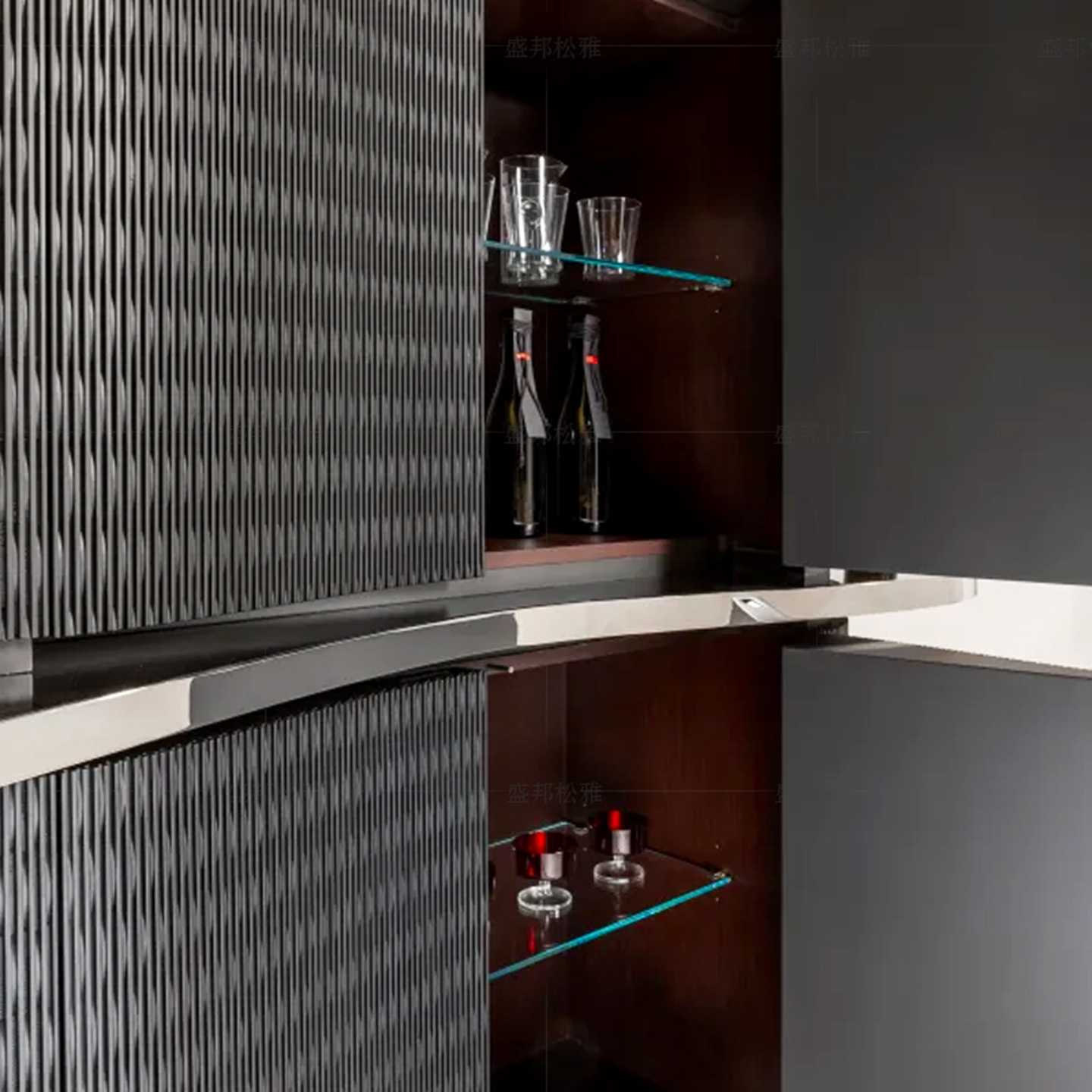 Curved Bar Cabinet in Black – Modern Sculptural Wine Display with Stainless Steel Accents, Designer Luxury Storage Cabinet for Contemporary Living Rooms
