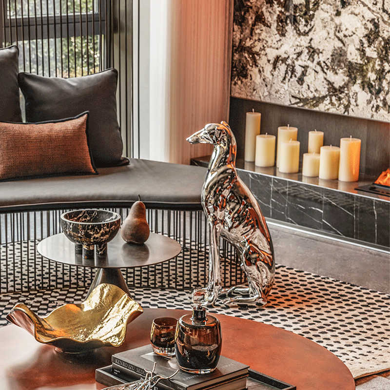 Luxury Metallic Greyhound Side Table Sculpture – High-End Chrome Finish Dog Statue with Serving Tray, Contemporary Animal Art Furniture