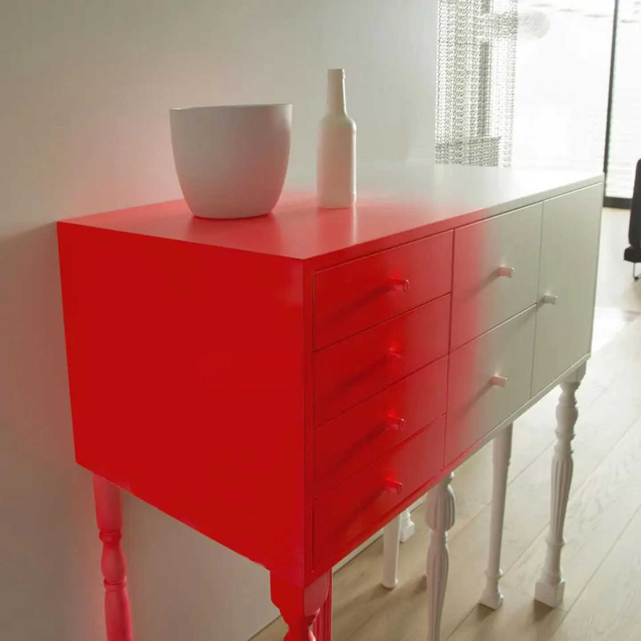 Modern Luxury Solid Wood Ombre Entryway Cabinet, Artistic High-End Storage Sideboard for Living Room and Foyer
