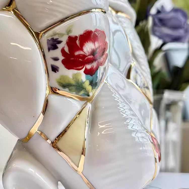 24K Gold Heart Ceramic Vase – Modern European Art with Gold Repair Technique, Luxury Desktop Ornament Gift Set