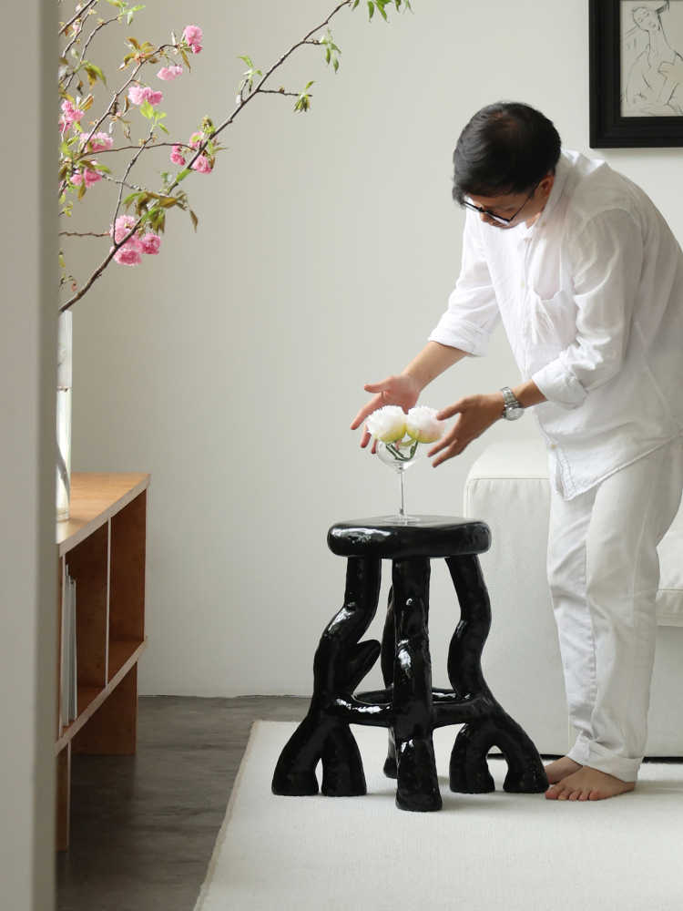 Modern Sculptural Resin Accent Side Table, Black Designer Art Stool, Minimalist Decorative End Table for Living Room and Bedroom