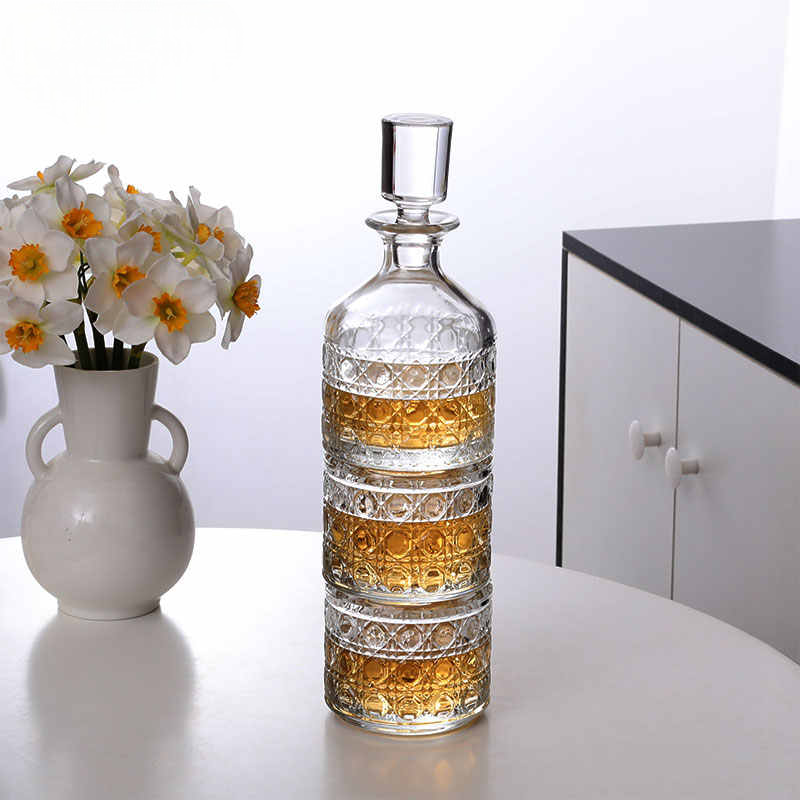 Vintage Crystal Whiskey Decanter Set – Professional Glass Liquor Bottle with Stopper, Home Barware for Whisky, Bourbon, Scotch & Cocktails