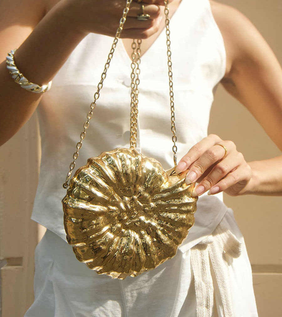 Vintage Luxury Conch Shell Acrylic Clutch Bag, Designer Statement Evening Purse with Gold Chain Strap, Unique Party Accessory Handbag