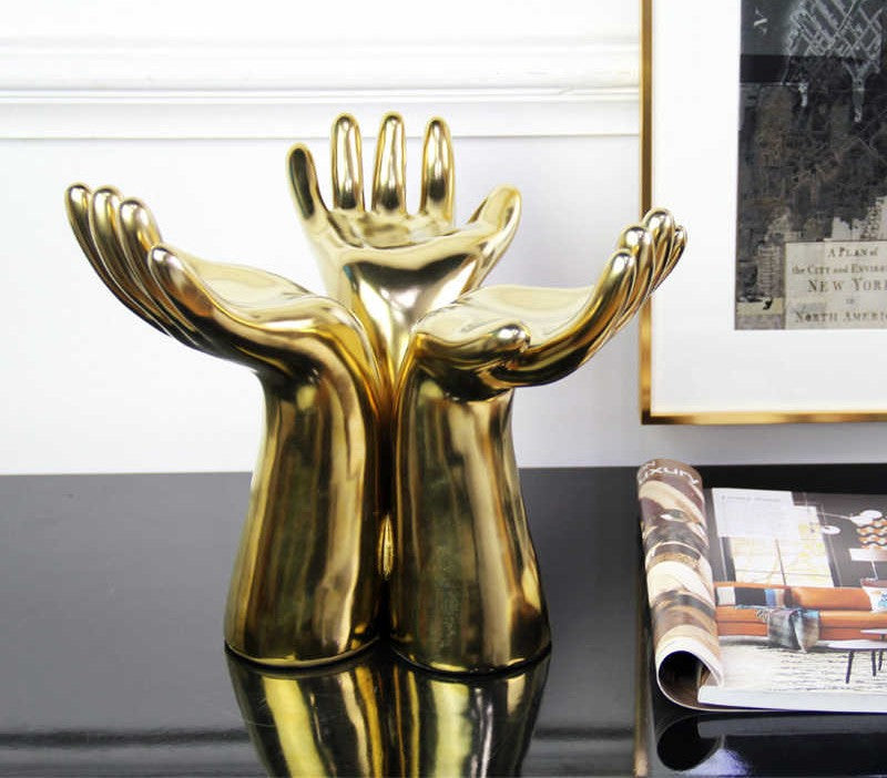 Creative Golden Ceramic Hands Sculpture – Luxury Home Decor Art Piece for Entryway, Wine Cabinet & Hotel Display