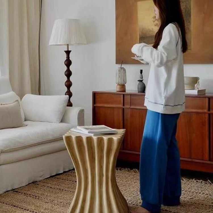 Modern Sculptural Roman Column Side Table, Artistic Fluted Design Coffee Table for Luxury Living Room, Café, Hotel, 31x47cm
