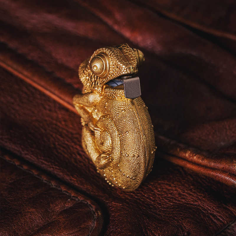 Premium Brass Chameleon Measuring Tape Keychain – Handcrafted Animal-Inspired EDC Tool with 6ft/2m Retractable Steel Tape, Original Wu Design
