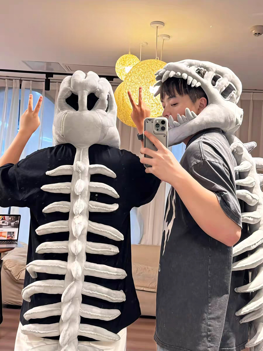 Adult Dinosaur Skeleton Plush Costume Set with Sound – 45 Inch Funny Cosplay Bone Headgear & Ribcage Suit for Halloween, Parties & Performances