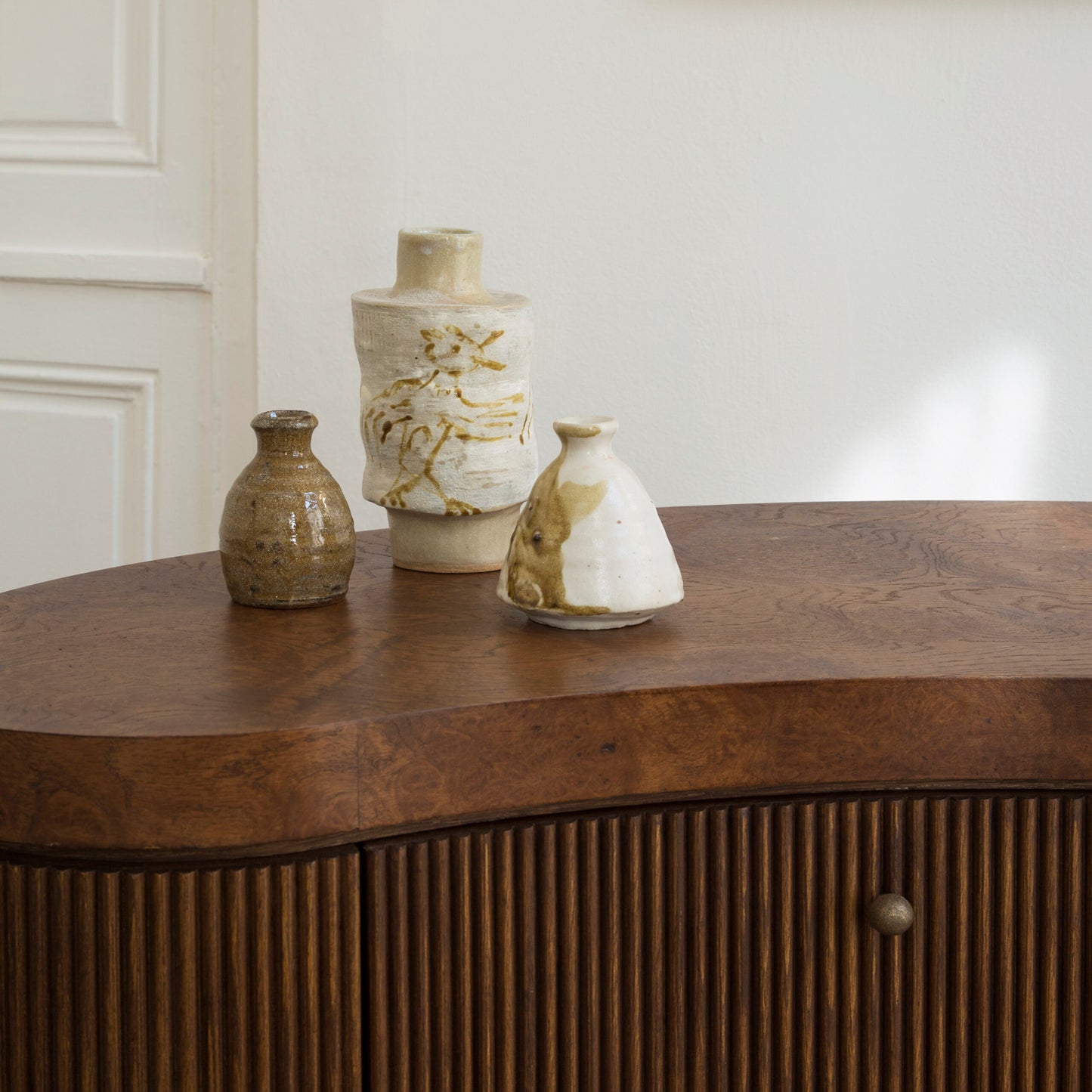 Designer Travertine Entryway Cabinet – Vintage Curved Fluted Storage Console, Artistic Sculpted Hall Table