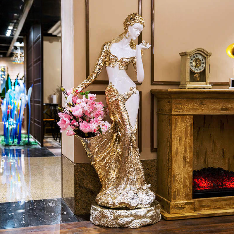 Life-Size Lady Gold Resin Floor Sculpture – Luxury Art Figurine for Hotel Lobby, Living Room, or Grand Entrance Décor