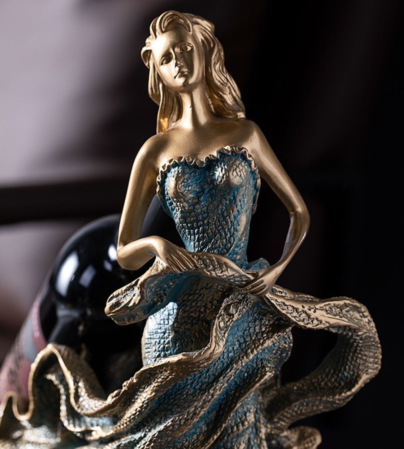 European Creative Wine Rack Set – Modern Luxury Home Decor Sculpture, Ocean Queen Blue-Gold Lady Wine Bottle Holder for Living Room, Cabinet, Dining Table