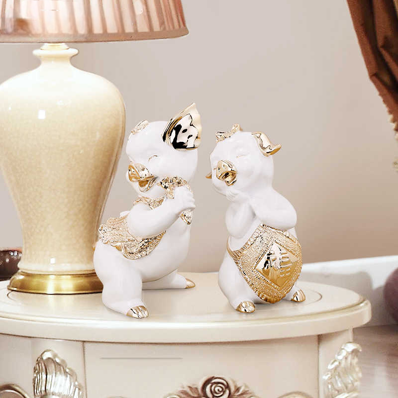 Creative Couple Pig Figurines – Resin Lucky Charm Statues for Living Room, Entryway, TV Cabinet, Housewarming Gift (Rose Gold, Pair)