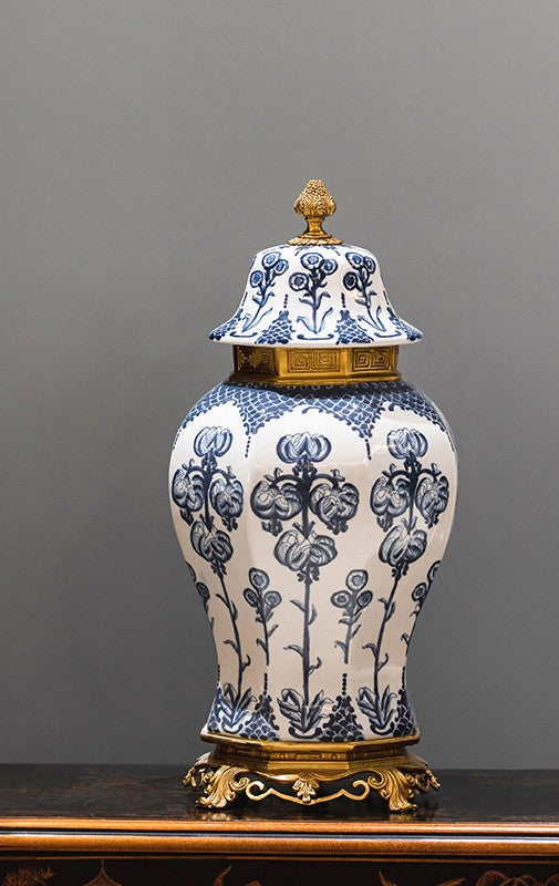 Luxury Blue and White Porcelain Ginger Jar with Brass Accents – Classic Decorative Vase for Villa Entryway and Living Room