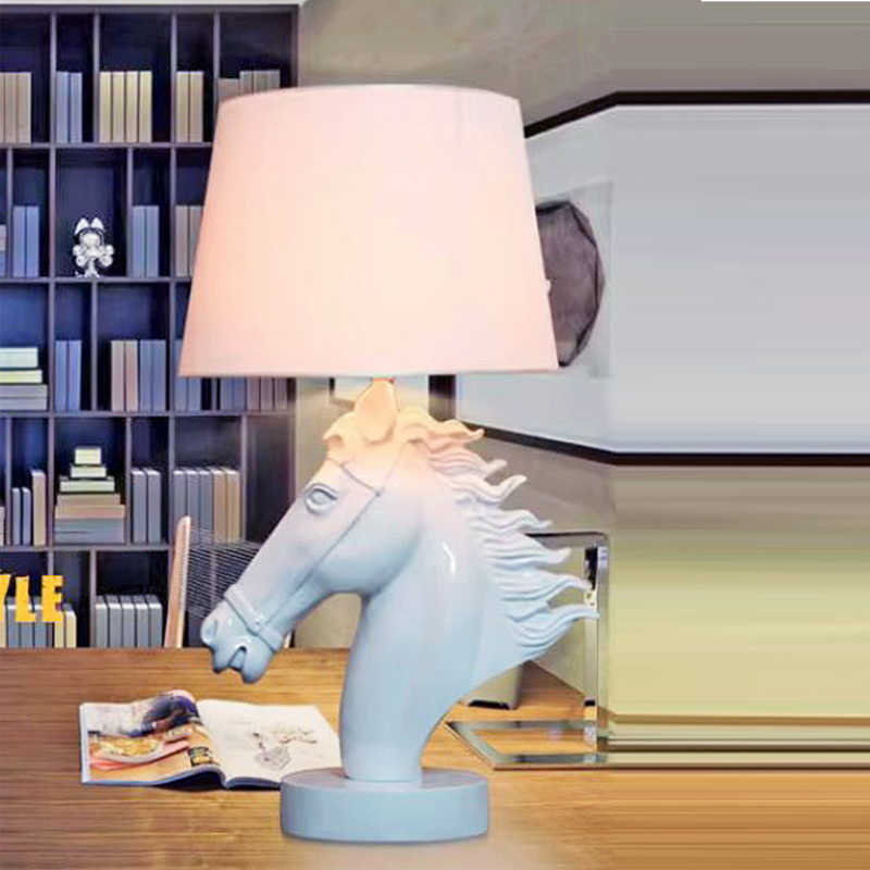 Horse Head Resin Sculpture Table Lamp, Modern Art Creative Bedside Lamp, Abstract Animal Accent Light for Bedroom & Living Room