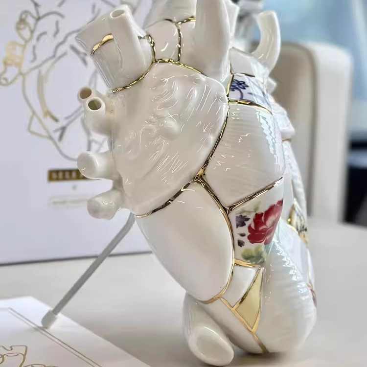 24K Gold Heart Ceramic Vase – Modern European Art with Gold Repair Technique, Luxury Desktop Ornament Gift Set