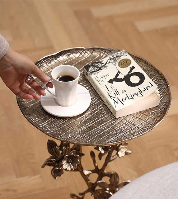 Luxury Metal Side Table, Brass Floral Accent Table for Sofa, High-End Living Room Furniture with Decorative Base
