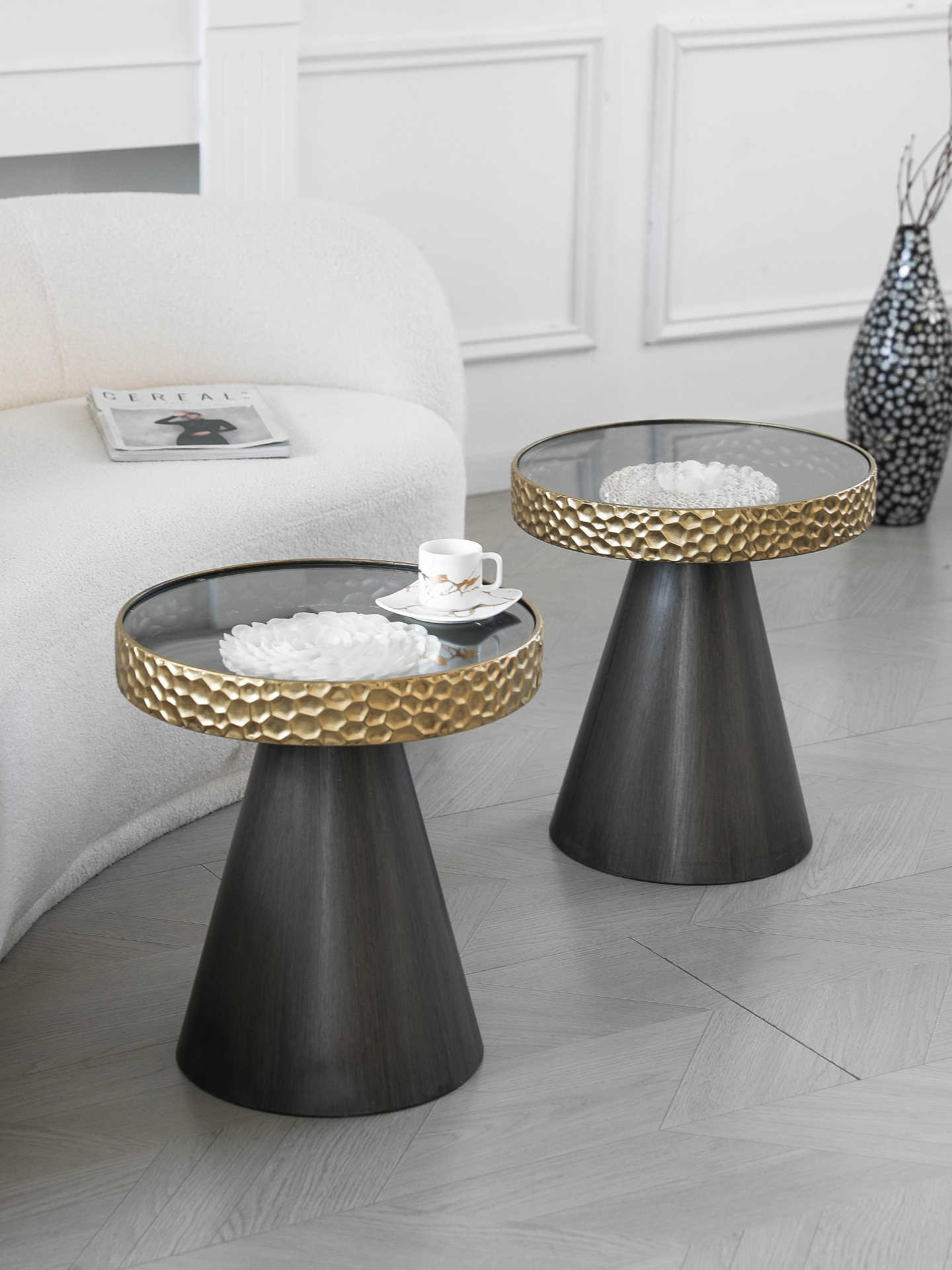Luxury Shell Inlay Side Table, Modern Gold and Black Metal Accent Table with Glass Top for Living Room & Sofa