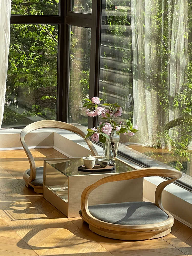 Danish "Floating Ribbon" Meditation Set – Bentwood Floor Chair & Glass Storage Table for Tatami Tea Ceremony, Japanese-Inspired Living Room Furniture
