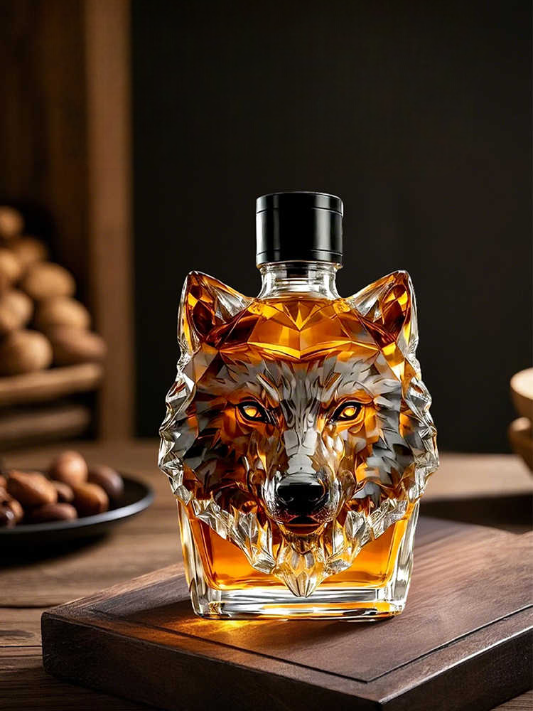 Wolf Head Whiskey Decanter 300ml, Creative 3D Glass Liquor Bottle for Spirits Storage & Home Bar