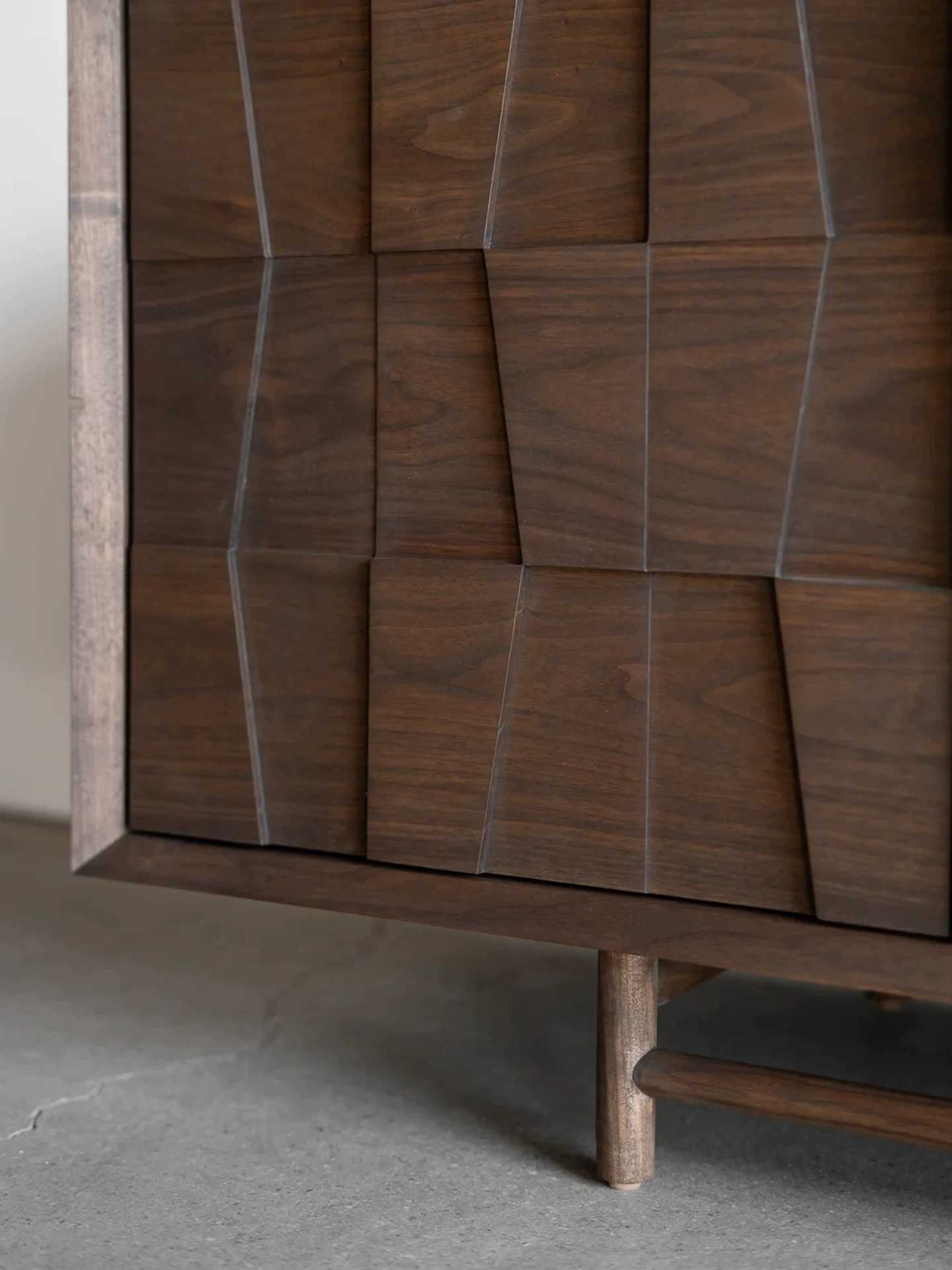 Modern Solid Wood Geometric Textured Sideboard – Contemporary Living Room TV Console, Large Storage Cabinet with Abstract Relief Pattern, Minimalist Walnut Finish Media Stand