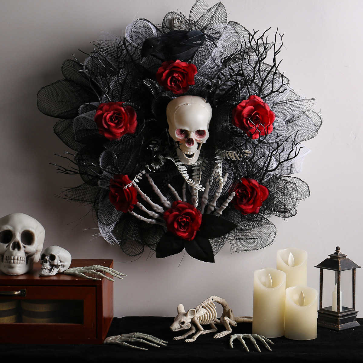 Spooky Halloween Skull Wreath with Red Roses – Creepy Skeleton Door Decoration for Haunted House, Bar, Escape Room, Horror Scene Props