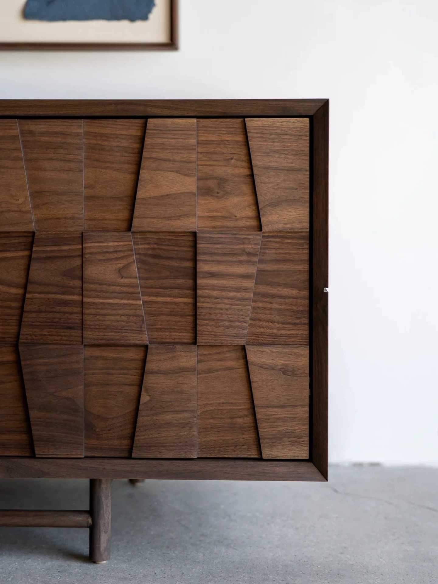 Modern Solid Wood Geometric Textured Sideboard – Contemporary Living Room TV Console, Large Storage Cabinet with Abstract Relief Pattern, Minimalist Walnut Finish Media Stand