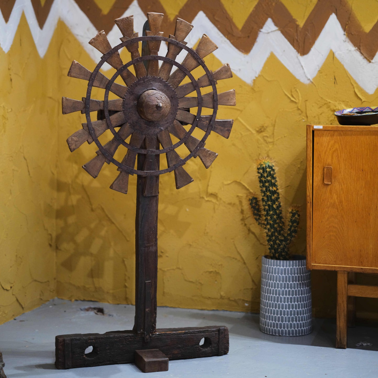 Antique Handmade Windmill Gear Towel Rack – Vintage Industrial Iron Sculpture Stand, Rustic Jewelry Display, Unique Entryway Organizer