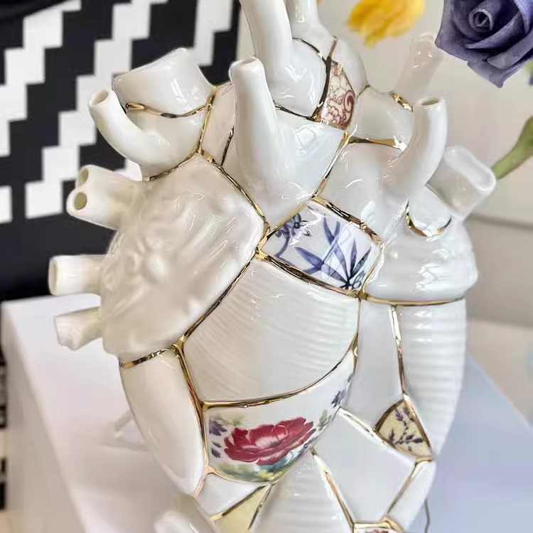 24K Gold Heart Ceramic Vase – Modern European Art with Gold Repair Technique, Luxury Desktop Ornament Gift Set