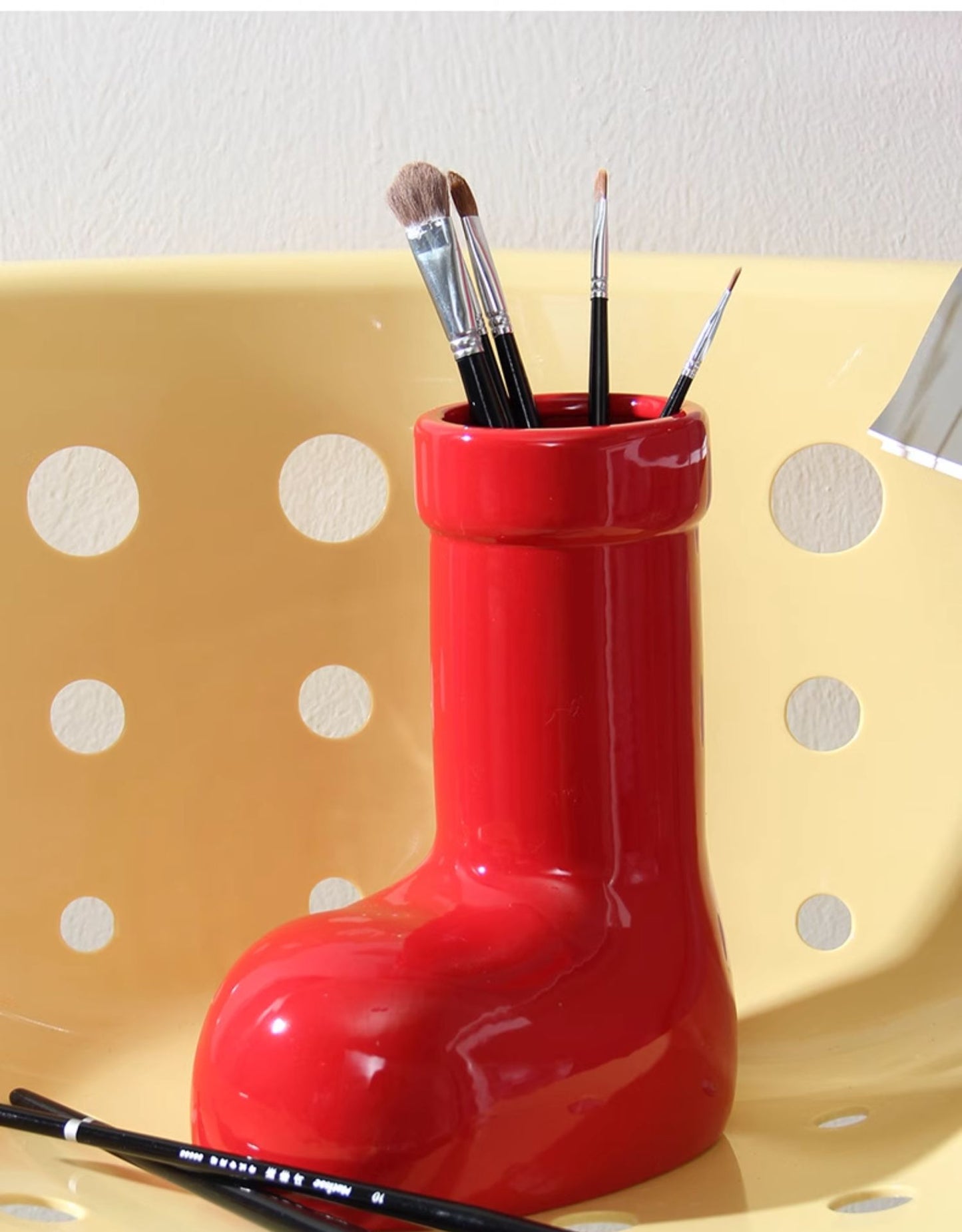 Christmas Red Boot Ceramic Vase – Unique Holiday Decorative Flower Vessel, Creative Home Accent for Seasonal Arrangements